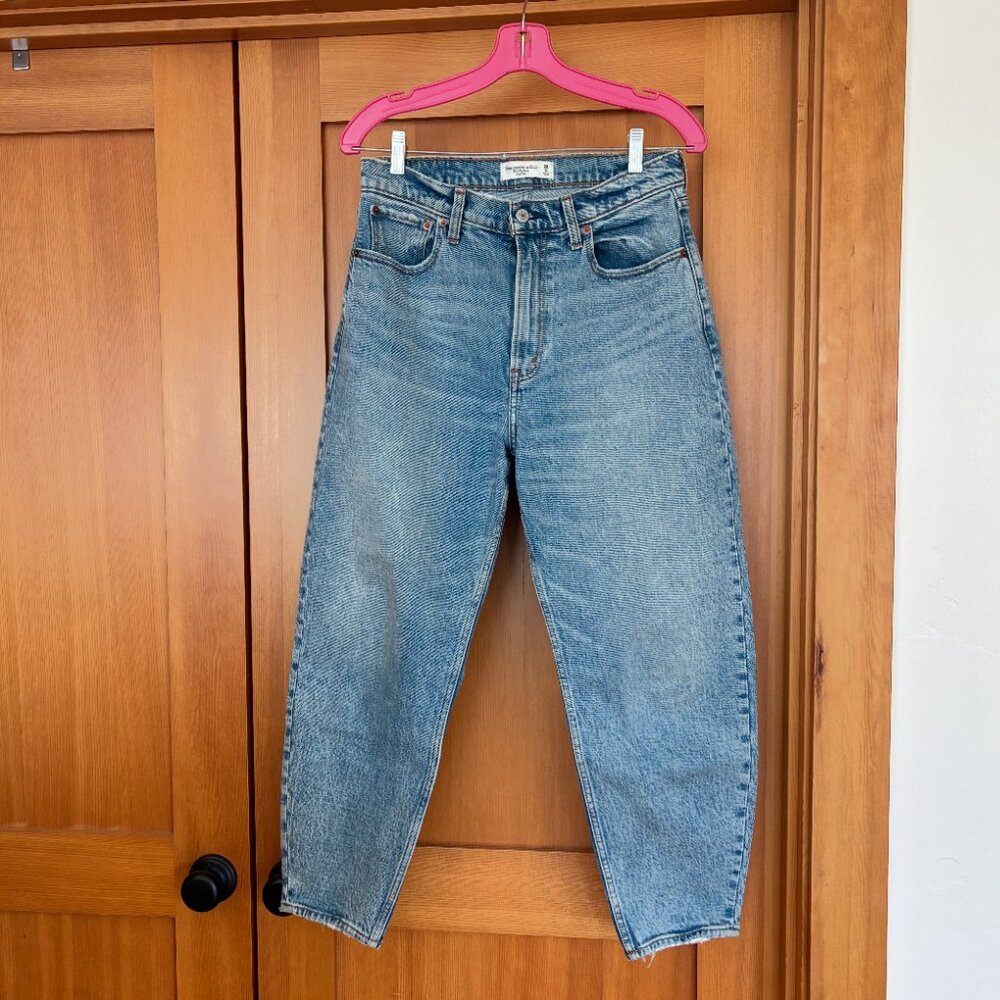 Abercrombie 80's Mom High Rise Jean